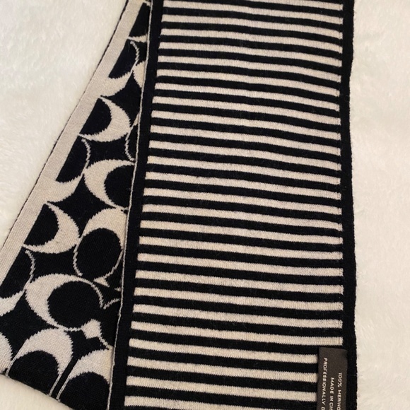 Coach scarf - Picture 2 of 2